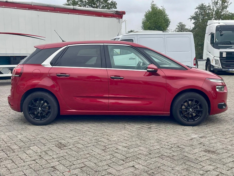 Citroën C4 Picasso REAR VIEW CAMERA, BLIND SPOT SENSOR, AUTO PARKING, FRONT & REAR PARKTRONIC, - Хэтчбек: фото 4 Citroën C4 Picasso REAR VIEW CAMERA, BLIND SPOT SENSOR, AUTO PARKING, FRONT & REAR PARKTRONIC, - Хэтчбек: фото 4