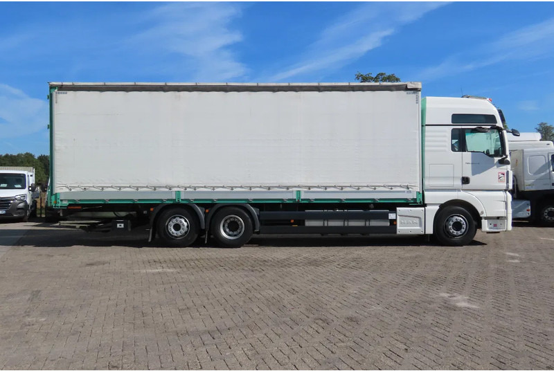 MAN TGX 26.470 ' AS NEW' condition, lift axel, moving axel, edscha, video back, etc, etc, etc - Тентованный грузовик: фото 4 MAN TGX 26.470 ' AS NEW' condition, lift axel, moving axel, edscha, video back, etc, etc, etc - Тентованный грузовик: фото 4