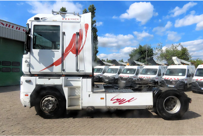 Renault Magnum 440 Mack! Manual gearbox. Royal truck - Тягач: фото 4 Renault Magnum 440 Mack! Manual gearbox. Royal truck - Тягач: фото 4