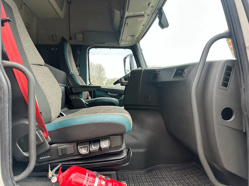 Грузовик-шасси Volvo FM 380 Globetrotter 6x2, ADR (FL, AT, OX), LIFT/STEER, 636.183km: фото 15 Грузовик-шасси Volvo FM 380 Globetrotter 6x2, ADR (FL, AT, OX), LIFT/STEER, 636.183km: фото 15