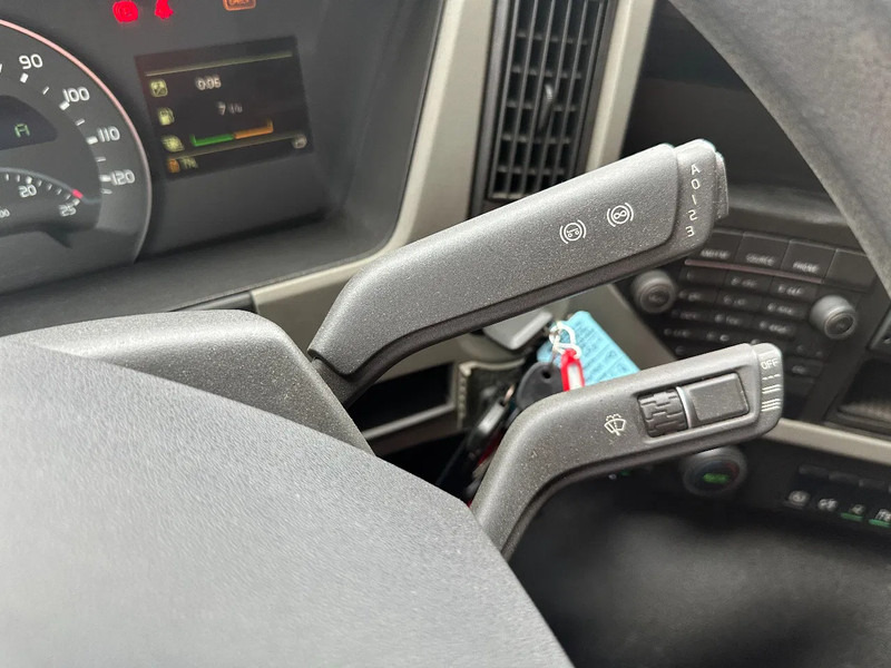 Грузовик-шасси Volvo FM 380 Globetrotter 6x2, ADR (FL, AT, OX), LIFT/STEER, 636.183km: фото 18 Грузовик-шасси Volvo FM 380 Globetrotter 6x2, ADR (FL, AT, OX), LIFT/STEER, 636.183km: фото 18