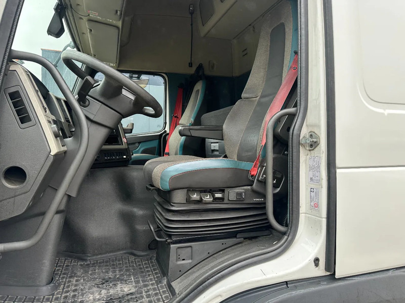 Грузовик-шасси Volvo FM 380 Globetrotter 6x2, ADR (FL, AT, OX), LIFT/STEER, 636.183km: фото 10 Грузовик-шасси Volvo FM 380 Globetrotter 6x2, ADR (FL, AT, OX), LIFT/STEER, 636.183km: фото 10