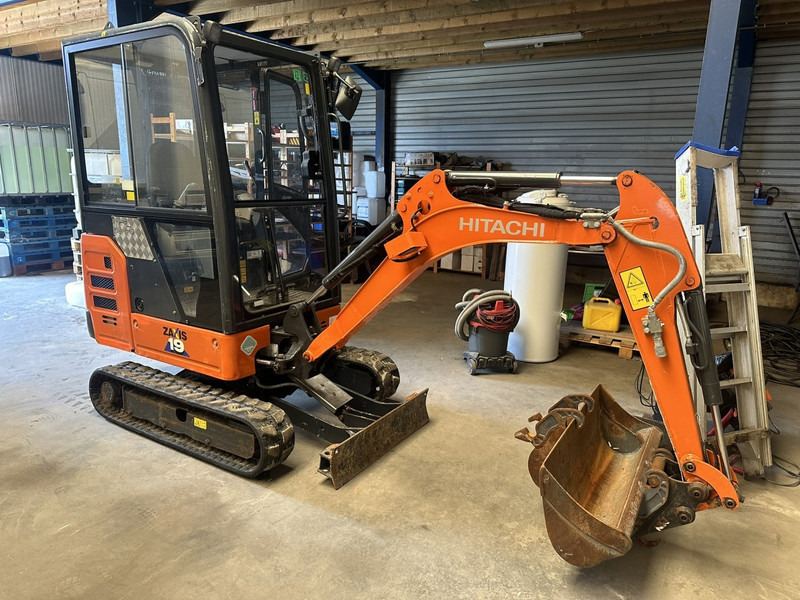 Hitachi ZAXIS ZX19-6 CR 1.9T - 1349H - CABINE - ADJUSTABLE TRACKS - EXTRA HYDR - QUICK HITCH - BE MACHINE - Мини-экскаватор: фото 1 Hitachi ZAXIS ZX19-6 CR 1.9T - 1349H - CABINE - ADJUSTABLE TRACKS - EXTRA HYDR - QUICK HITCH - BE MACHINE - Мини-экскаватор: фото 1