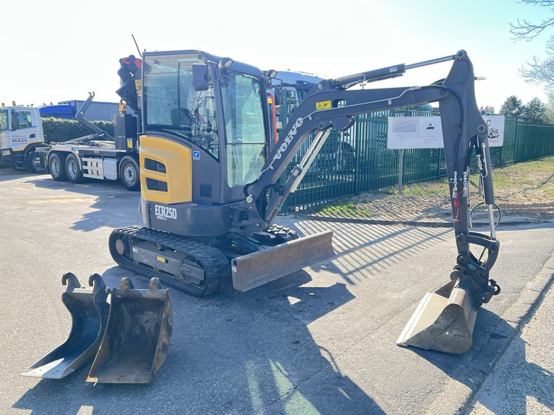 Volvo ECR25D 3 BAKKEN - 635 UREN - SLOOP + SORTEERFUNCTIE - EXTRA HYDR. LEIDINGEN - Мини-экскаватор: фото 3 Volvo ECR25D 3 BAKKEN - 635 UREN - SLOOP + SORTEERFUNCTIE - EXTRA HYDR. LEIDINGEN - Мини-экскаватор: фото 3