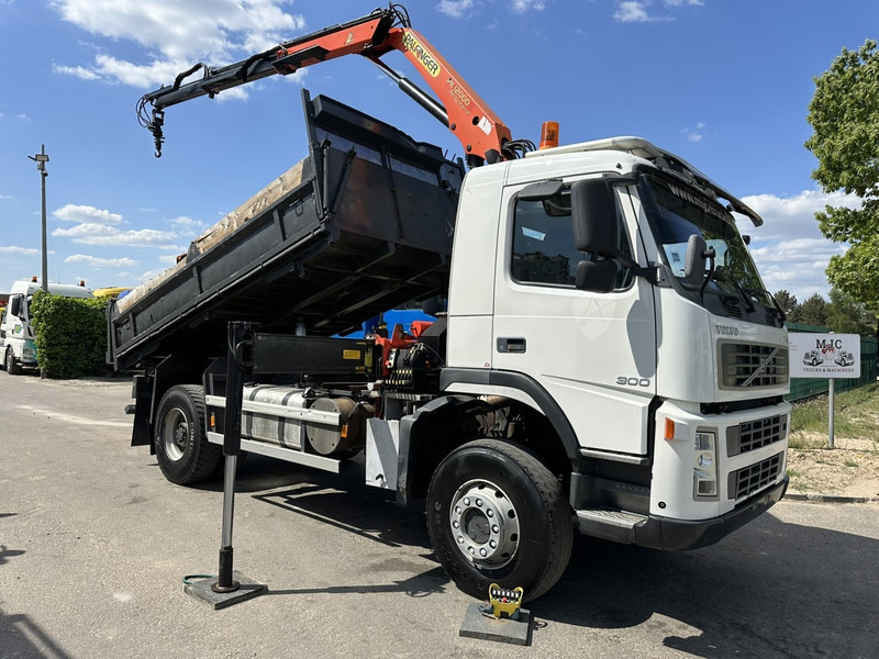 Volvo FM 300 4x4 TIPPER + CRANE PALFINGER PK 12000 - *339.000km* - MANUAL - STEEL SPRING / BIG AXLES - EURO 3 - TÜV 15/10/2025 - Самосвал, Автоманипулятор: фото 1 Volvo FM 300 4x4 TIPPER + CRANE PALFINGER PK 12000 - *339.000km* - MANUAL - STEEL SPRING / BIG AXLES - EURO 3 - TÜV 15/10/2025 - Самосвал, Автоманипулятор: фото 1
