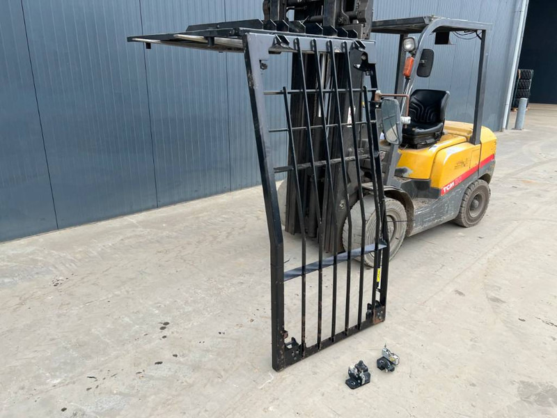 Cat 312D / 315D / 319D / 320D / 324D / 329D / 330D / 3 - Кабина и интерьер для Строительной техники: фото 1 Cat 312D / 315D / 319D / 320D / 324D / 329D / 330D / 3 - Кабина и интерьер для Строительной техники: фото 1