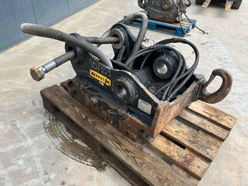 OilQuick OQ70/55 - 320E / 325F - Сцепное устройство для Строительной техники: фото 3 OilQuick OQ70/55 - 320E / 325F - Сцепное устройство для Строительной техники: фото 3