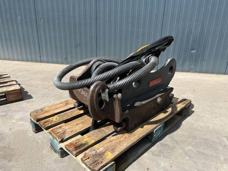 OilQuick OQ70/55 - EC210 / EC220 - Сцепное устройство для Строительной техники: фото 1 OilQuick OQ70/55 - EC210 / EC220 - Сцепное устройство для Строительной техники: фото 1