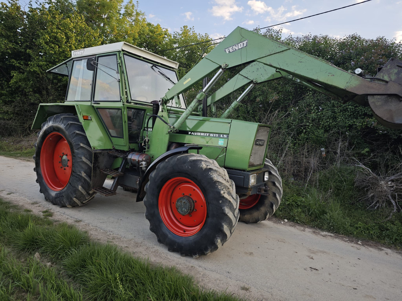 FENDT Favorit 611 LS turbomatik + TUR - Трактор: фото 3 FENDT Favorit 611 LS turbomatik + TUR - Трактор: фото 3