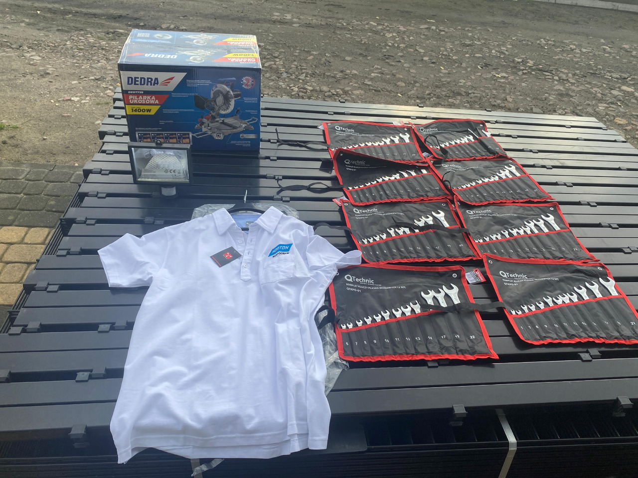 Norton, Dedra ukośnica, zestaw kluczy, lampa z czujnikiem, koszulka Polo - Автомобильный инструмент: фото 1 Norton, Dedra ukośnica, zestaw kluczy, lampa z czujnikiem, koszulka Polo - Автомобильный инструмент: фото 1