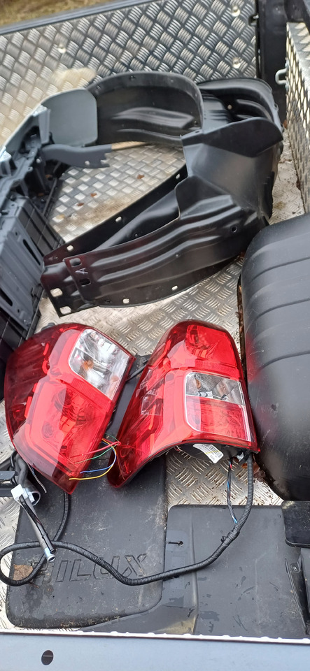 TOYOTA HILUX Extracab (2023 r.) NOWA paka skrzynia - Кузов и экстерьер для Легковых автомобилей: фото 2 TOYOTA HILUX Extracab (2023 r.) NOWA paka skrzynia - Кузов и экстерьер для Легковых автомобилей: фото 2