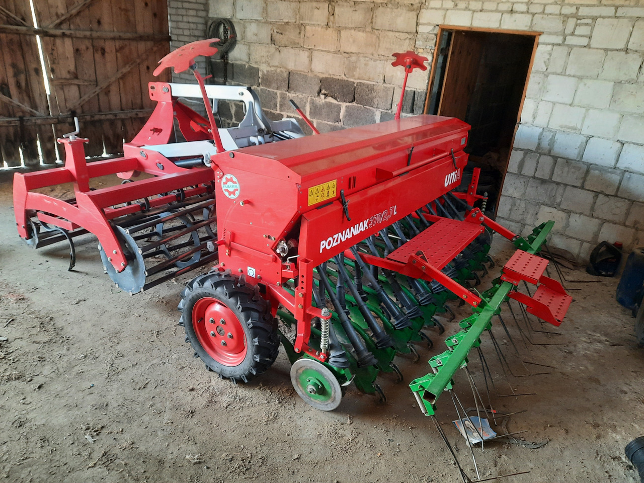 UNIA POZNANIAK 370/2.7L + ARAMIS 2,7R - Посевной комплекс: фото 1 UNIA POZNANIAK 370/2.7L + ARAMIS 2,7R - Посевной комплекс: фото 1