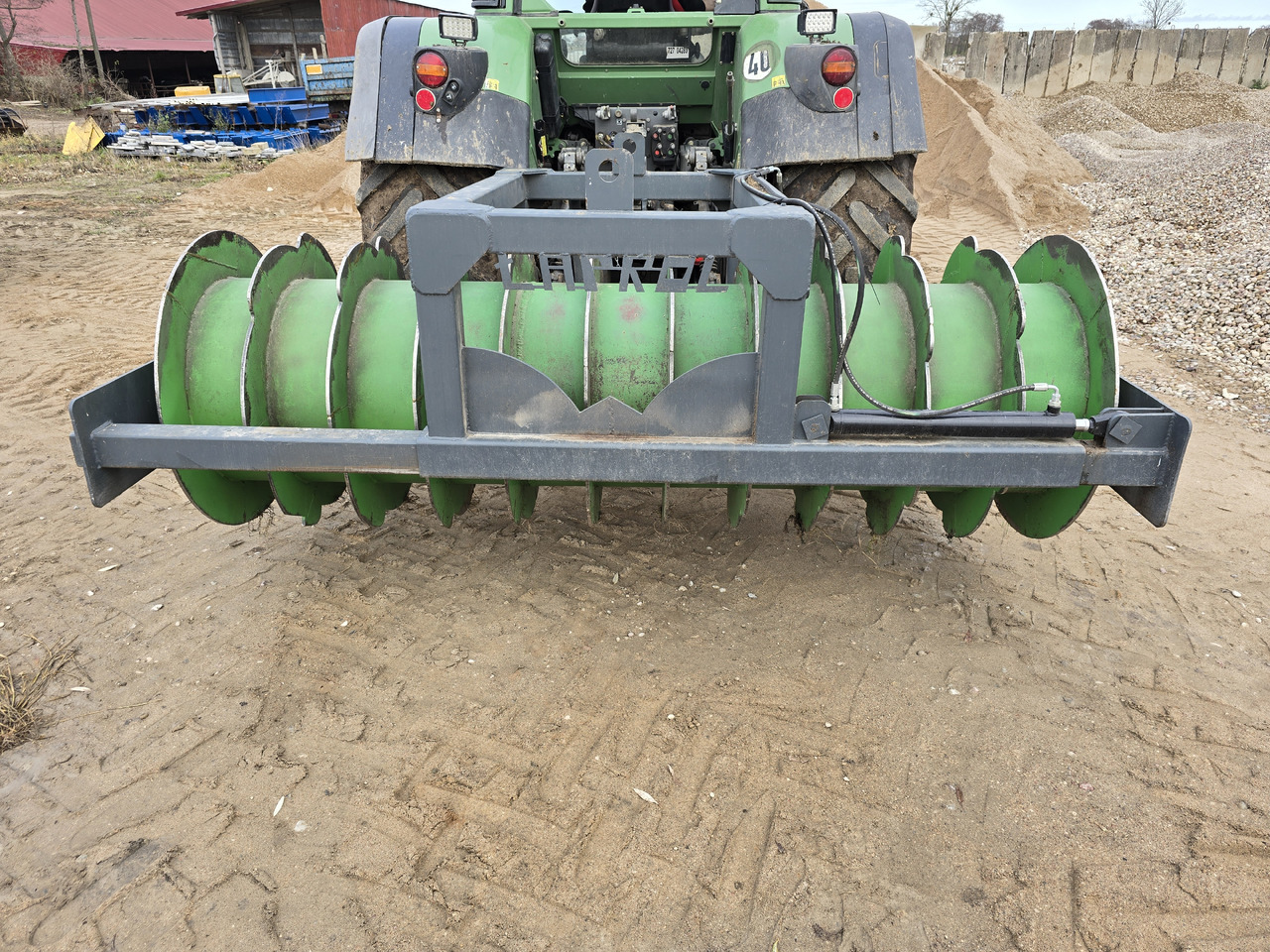 Wał hydraulicznie przesuwny do ugniatania pryzm 3 m / 2700 kg - Кормоуборочный комбайн: фото 3 Wał hydraulicznie przesuwny do ugniatania pryzm 3 m / 2700 kg - Кормоуборочный комбайн: фото 3