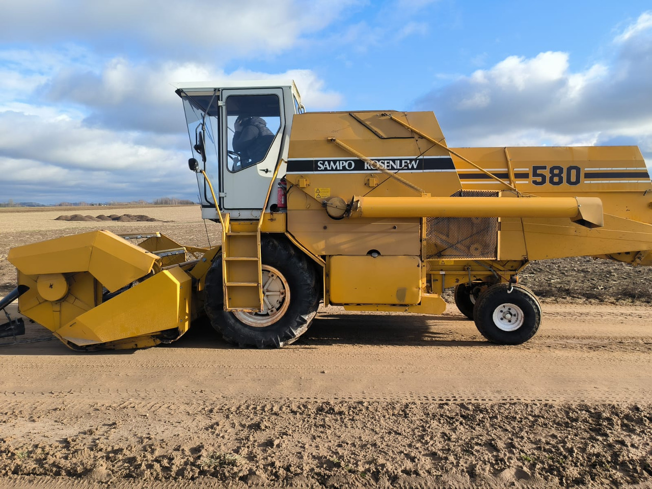 Sampo Rosenlew 580 - Зерноуборочный комбайн: фото 1 Sampo Rosenlew 580 - Зерноуборочный комбайн: фото 1