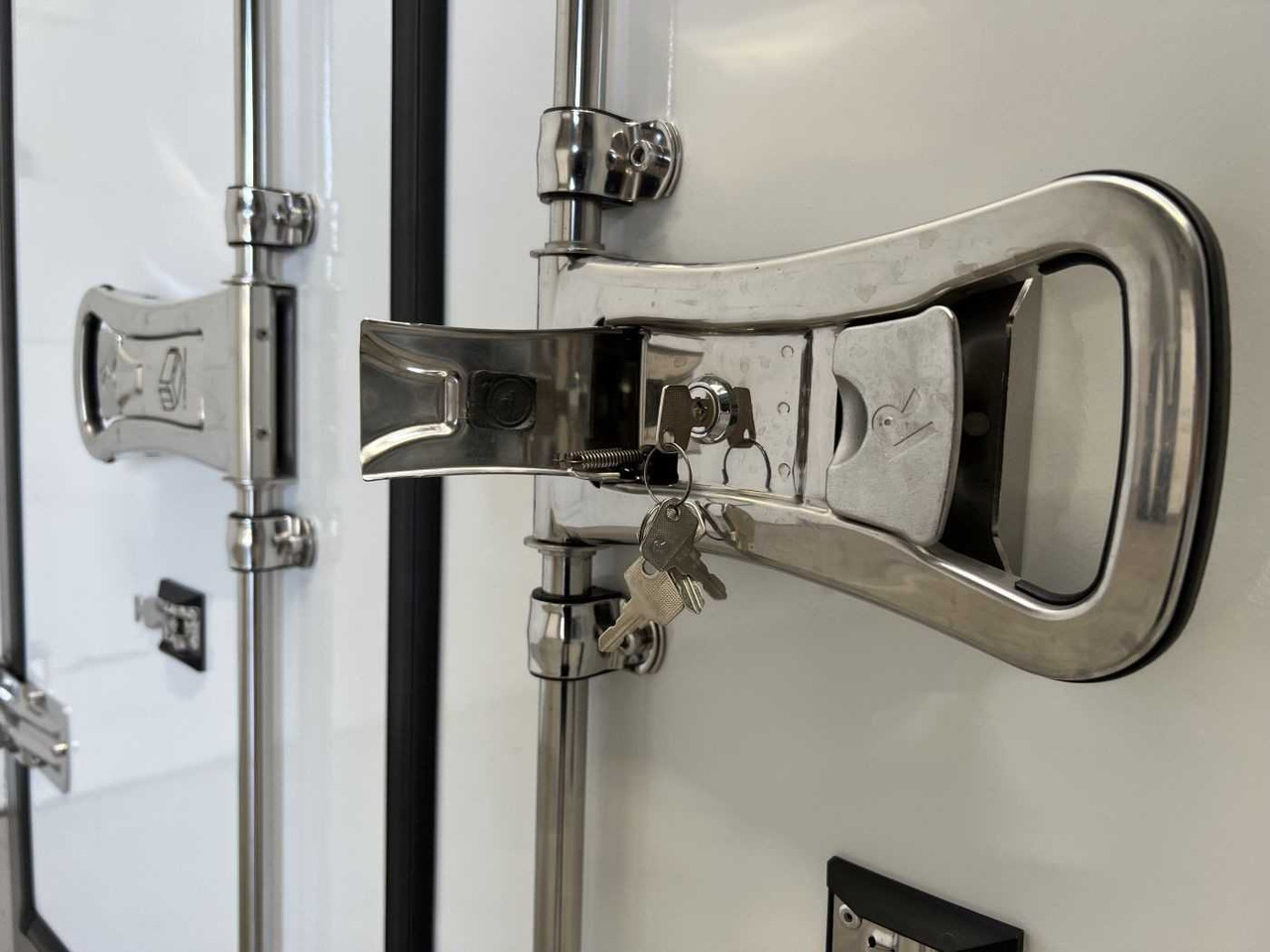 Прицеп-рефрижератор ROSEMEIER ER Cool 2.5 Kühlanhänger: фото 8 Прицеп-рефрижератор ROSEMEIER ER Cool 2.5 Kühlanhänger: фото 8