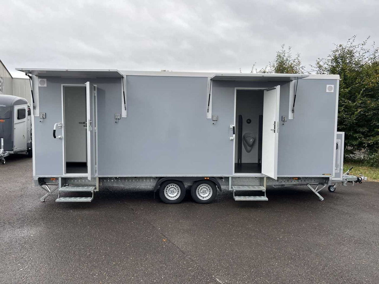 Новый Прицеп-рефрижератор ROSEMEIER EW TA-NO 4 Damen, 1 Herren + 4 Urinal Toilettenanhänger: фото 1