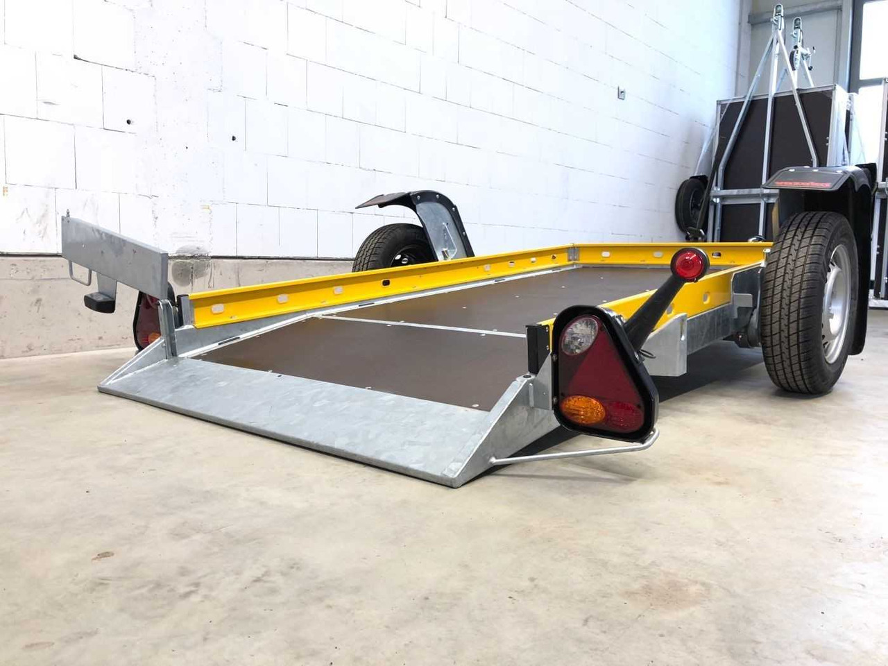 VEZEKO Husky F 08.25 Absenker - Прицеп мультилифт/ Бункеровоз: фото 4 VEZEKO Husky F 08.25 Absenker - Прицеп мультилифт/ Бункеровоз: фото 4