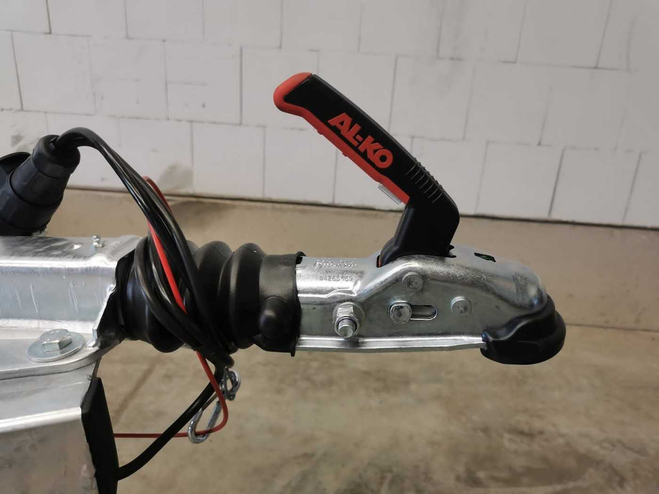 VEZEKO Motovan C 18+Box Autotransporter - Прицеп для мотоцикла: фото 5 VEZEKO Motovan C 18+Box Autotransporter - Прицеп для мотоцикла: фото 5