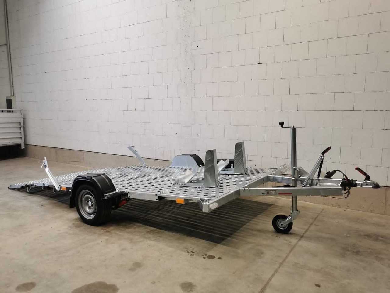 VEZEKO Motovan C 18+Box Autotransporter - Прицеп для мотоцикла: фото 2 VEZEKO Motovan C 18+Box Autotransporter - Прицеп для мотоцикла: фото 2