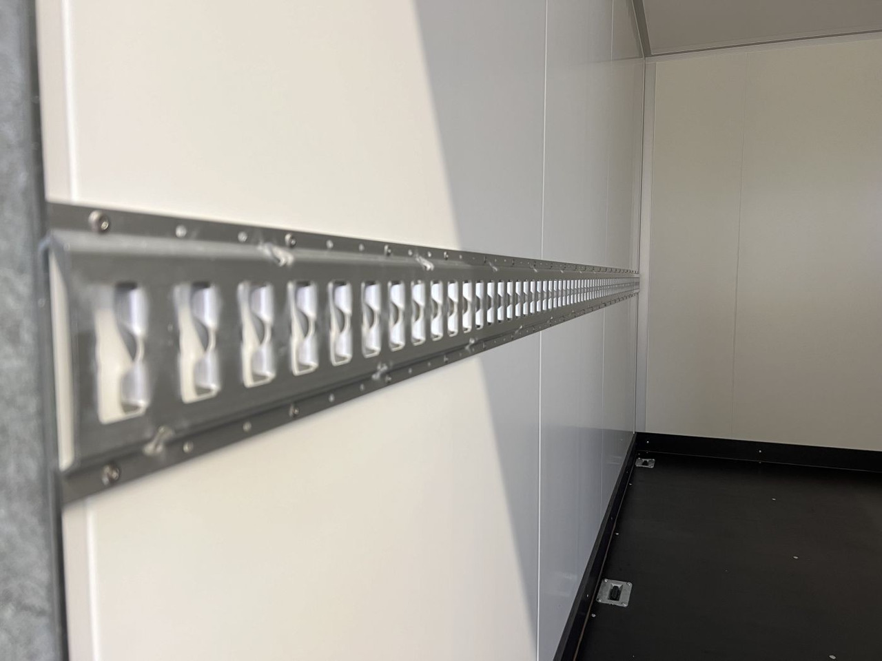 VEZEKO TK C 27.35 Motorradedition Kofferanhänger в лизинг VEZEKO TK C 27.35 Motorradedition Kofferanhänger: фото 8 VEZEKO TK C 27.35 Motorradedition Kofferanhänger в лизинг VEZEKO TK C 27.35 Motorradedition Kofferanhänger: фото 8