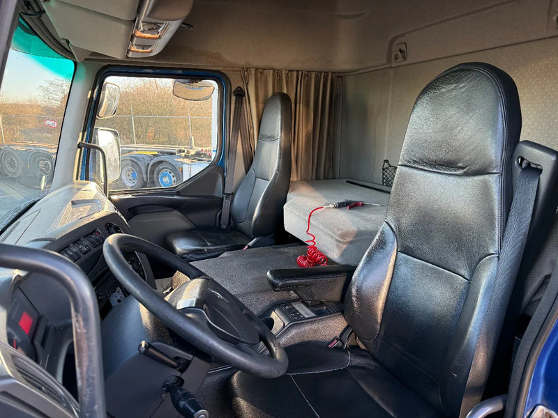 Renault Premium 380.26 6X2 BDF with box and lift - Грузовик с закрытым кузовом: фото 4 Renault Premium 380.26 6X2 BDF with box and lift - Грузовик с закрытым кузовом: фото 4