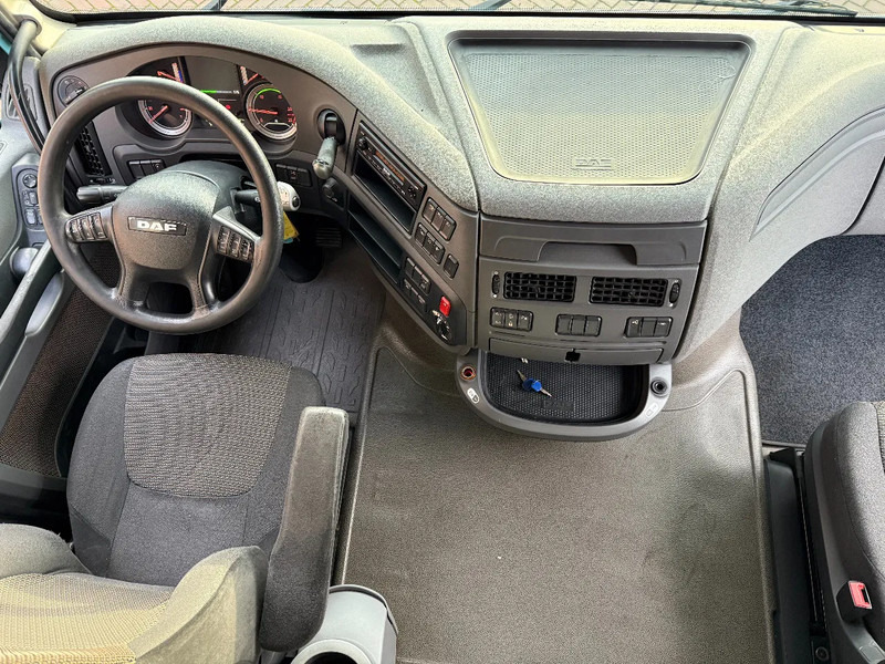 DAF XF 106.460 XF460 4X2 Spacecab / 2 beds / low kilometer / alcoa / full spoilers / ADR - Тягач: фото 4 DAF XF 106.460 XF460 4X2 Spacecab / 2 beds / low kilometer / alcoa / full spoilers / ADR - Тягач: фото 4