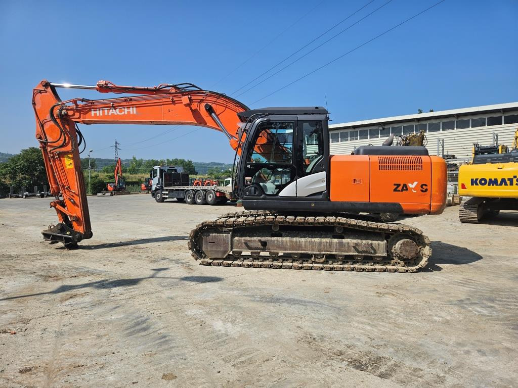HITACHI ZX 210 LC - Гусеничный экскаватор: фото 1 HITACHI ZX 210 LC - Гусеничный экскаватор: фото 1