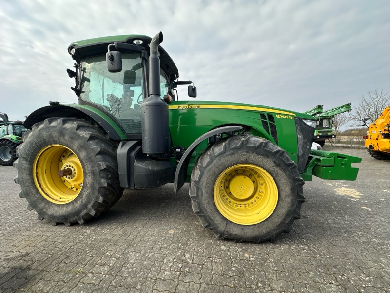 John Deere 8260R AutoPowr - Трактор: фото 1 John Deere 8260R AutoPowr - Трактор: фото 1