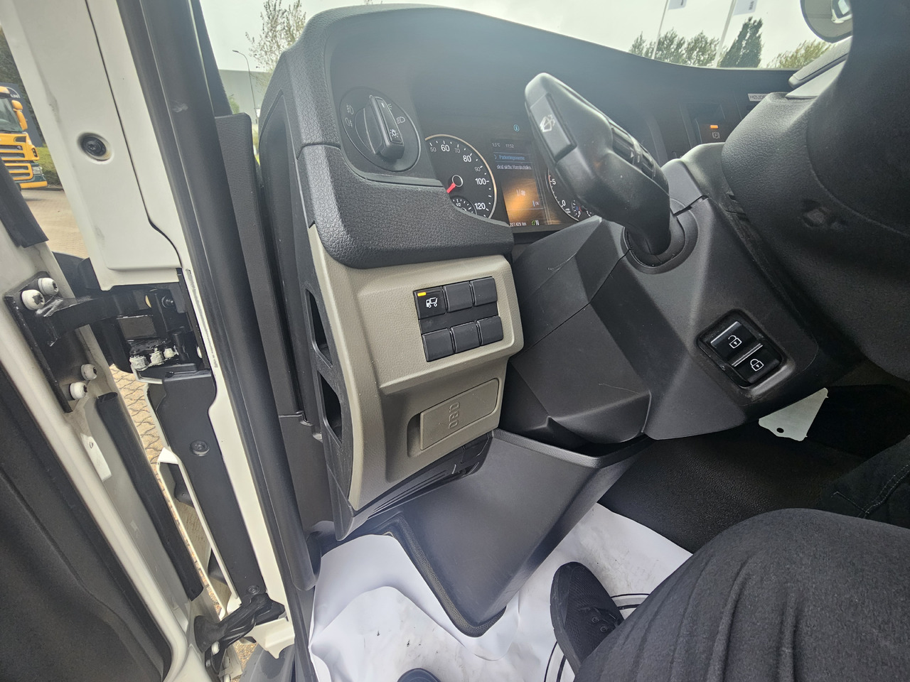 Тентованный грузовик MAN TGL 12.250: фото 17 Тентованный грузовик MAN TGL 12.250: фото 17