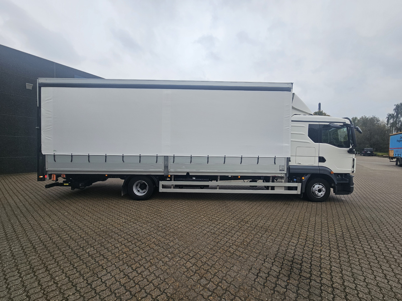 Тентованный грузовик MAN TGL 12.250: фото 9 Тентованный грузовик MAN TGL 12.250: фото 9