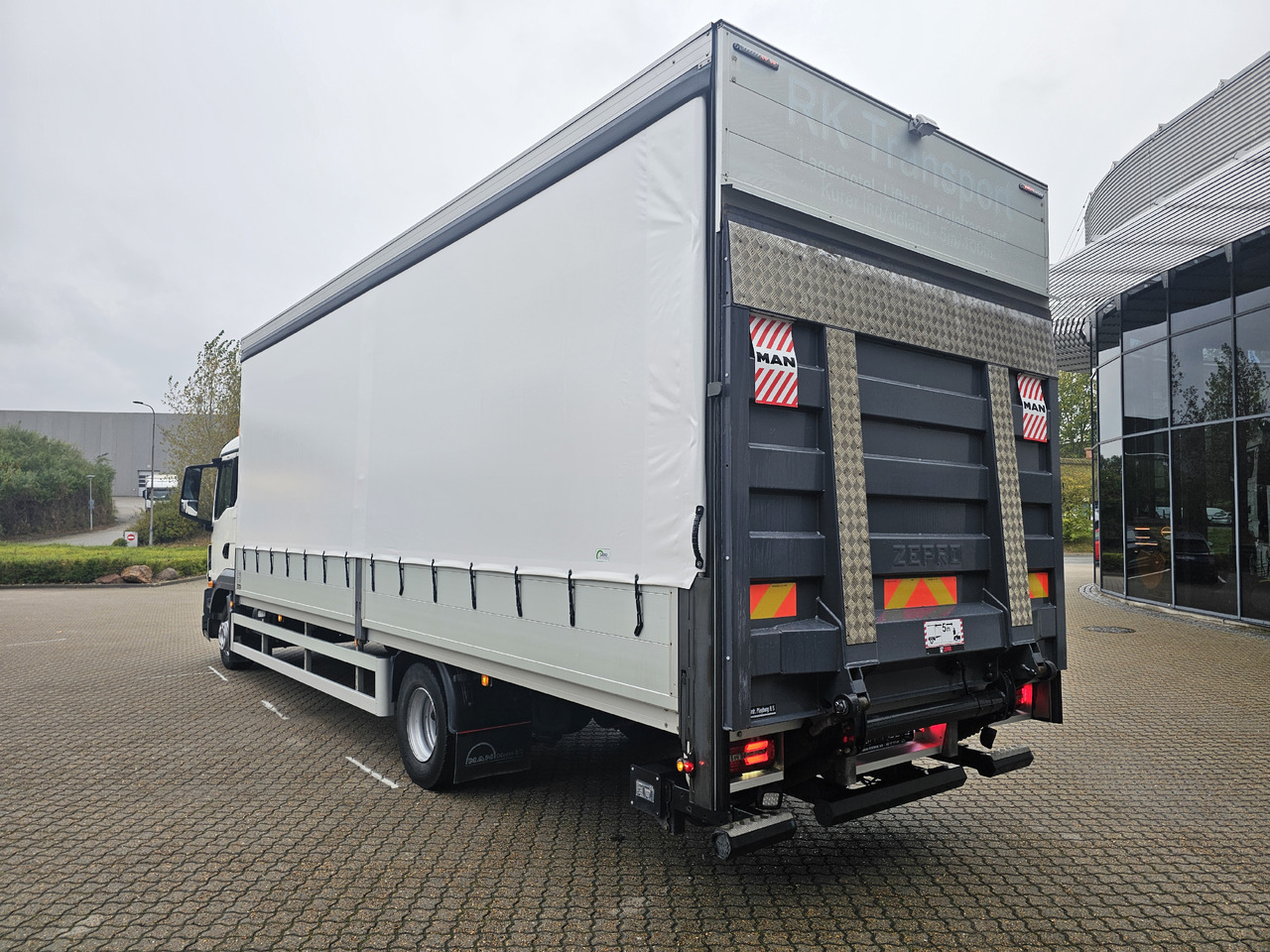 MAN TGL 12.250 - Тентованный грузовик: фото 3 MAN TGL 12.250 - Тентованный грузовик: фото 3