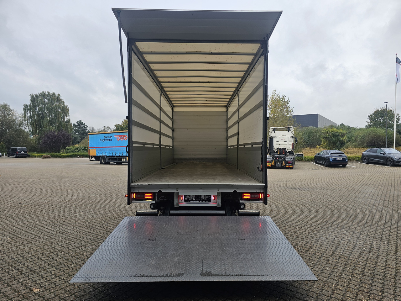 Тентованный грузовик MAN TGL 12.250: фото 7 Тентованный грузовик MAN TGL 12.250: фото 7