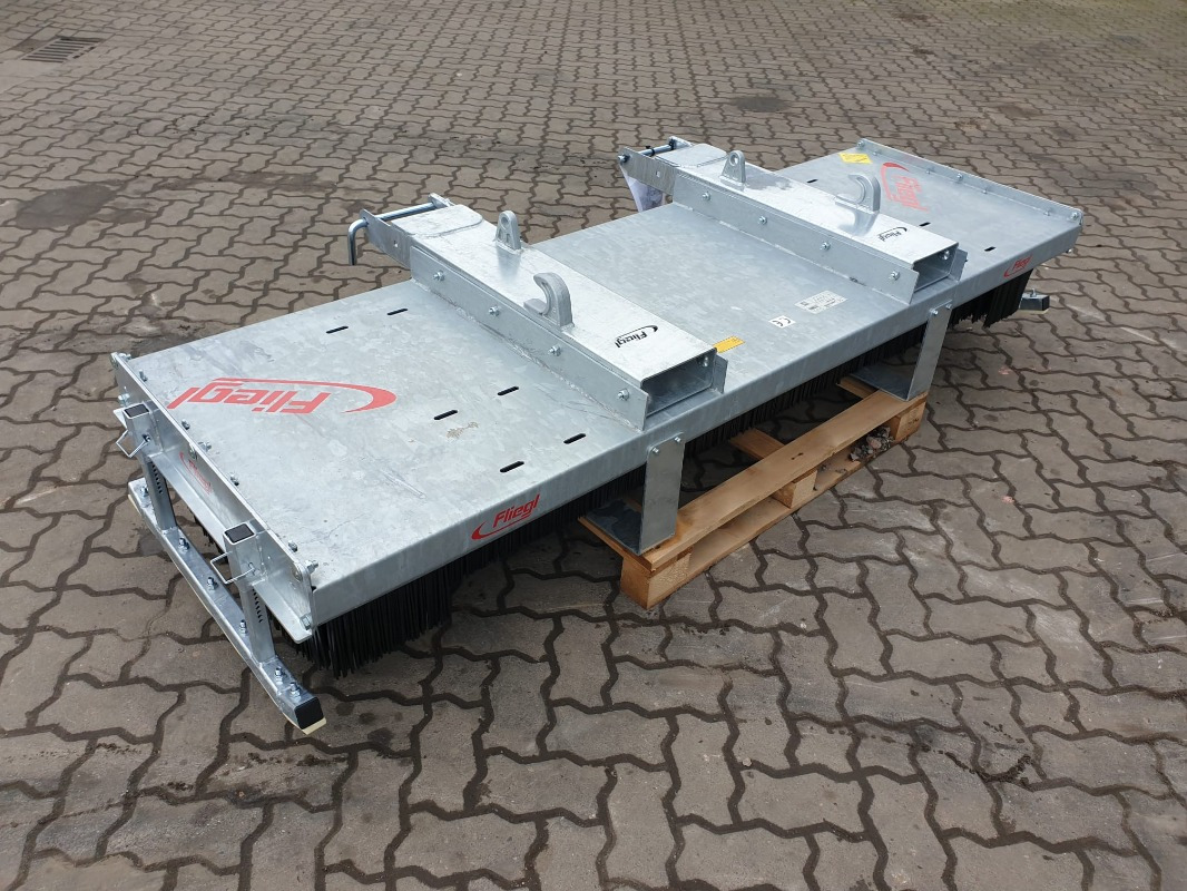 Fliegl Kehrbesen Löwe 2,50m* - Косилка: фото 4 Fliegl Kehrbesen Löwe 2,50m* - Косилка: фото 4