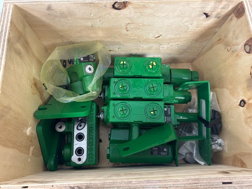 John Deere Einhebelsteuergerät mechanisch vom 6155R - Гидравлика для Сельскохозяйственной техники: фото 2 John Deere Einhebelsteuergerät mechanisch vom 6155R - Гидравлика для Сельскохозяйственной техники: фото 2