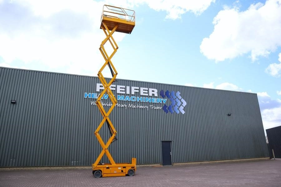 Haulotte Compact 12 Electric, 12m Working Height, 300kg Cap - Ножничный подъемник: фото 3 Haulotte Compact 12 Electric, 12m Working Height, 300kg Cap - Ножничный подъемник: фото 3