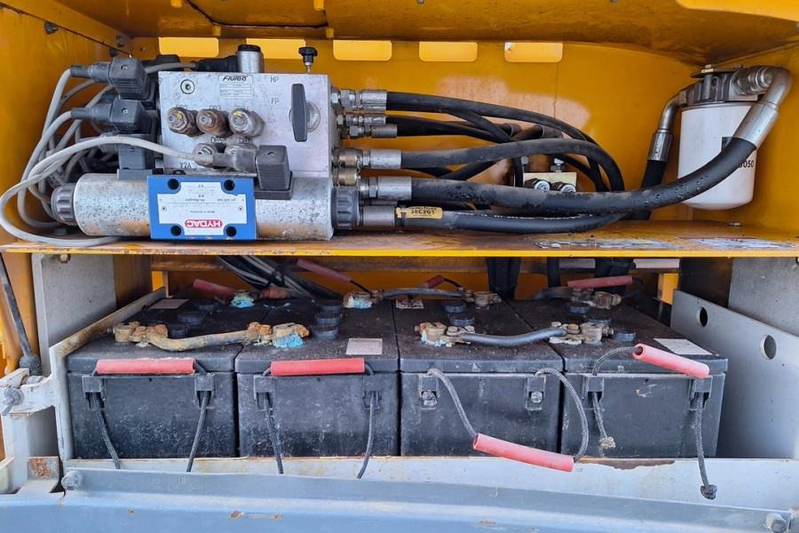 Haulotte Compact 12RTE Electric, 12m Working Height, 450kg - Ножничный подъемник: фото 5 Haulotte Compact 12RTE Electric, 12m Working Height, 450kg - Ножничный подъемник: фото 5