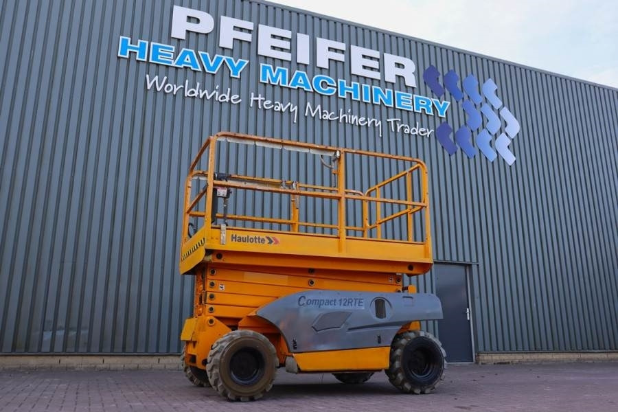Haulotte Compact 12RTE Electric, 12m Working Height, 450kg - Ножничный подъемник: фото 1 Haulotte Compact 12RTE Electric, 12m Working Height, 450kg - Ножничный подъемник: фото 1