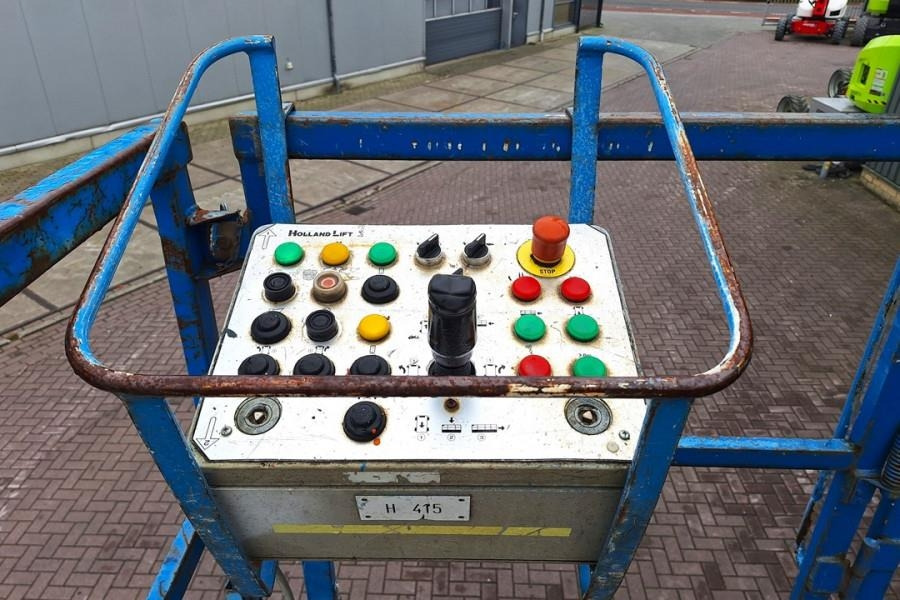 Holland Lift Megastar G-300DL30/S Diesel, 4x4x4 Drive, 33.5m Wo - Ножничный подъемник: фото 4 Holland Lift Megastar G-300DL30/S Diesel, 4x4x4 Drive, 33.5m Wo - Ножничный подъемник: фото 4