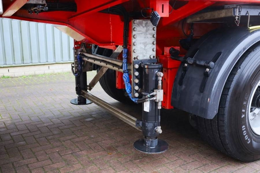 MAX Trailer MAX410 The MAX410 with hydro-mechanical" steering - Полуприцеп бортовой/ Платформа: фото 3 MAX Trailer MAX410 The MAX410 with hydro-mechanical" steering - Полуприцеп бортовой/ Платформа: фото 3