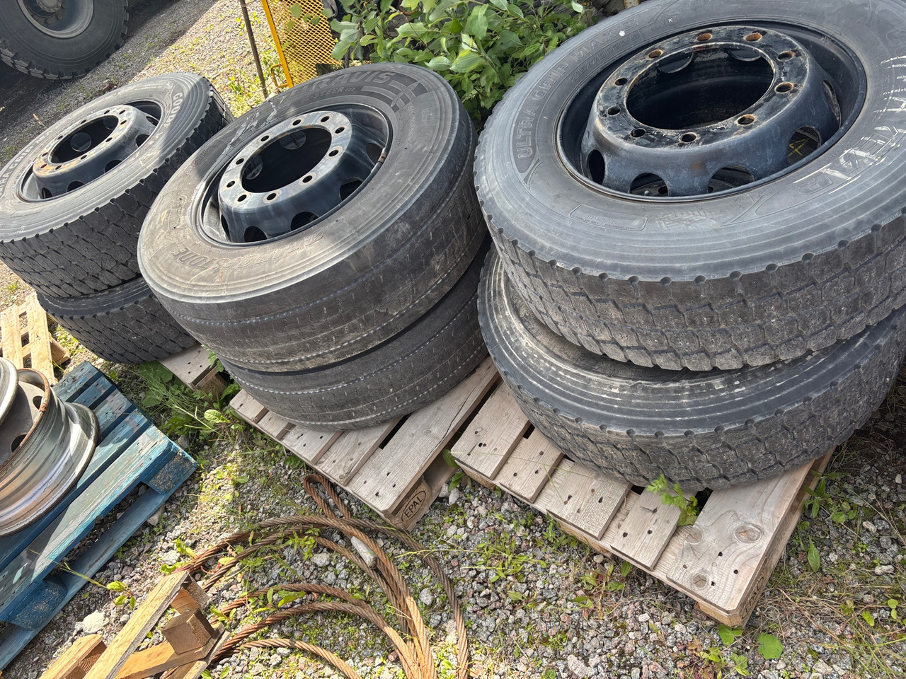 Bridgestone Goodyear - Колесо: фото 1 Bridgestone Goodyear - Колесо: фото 1