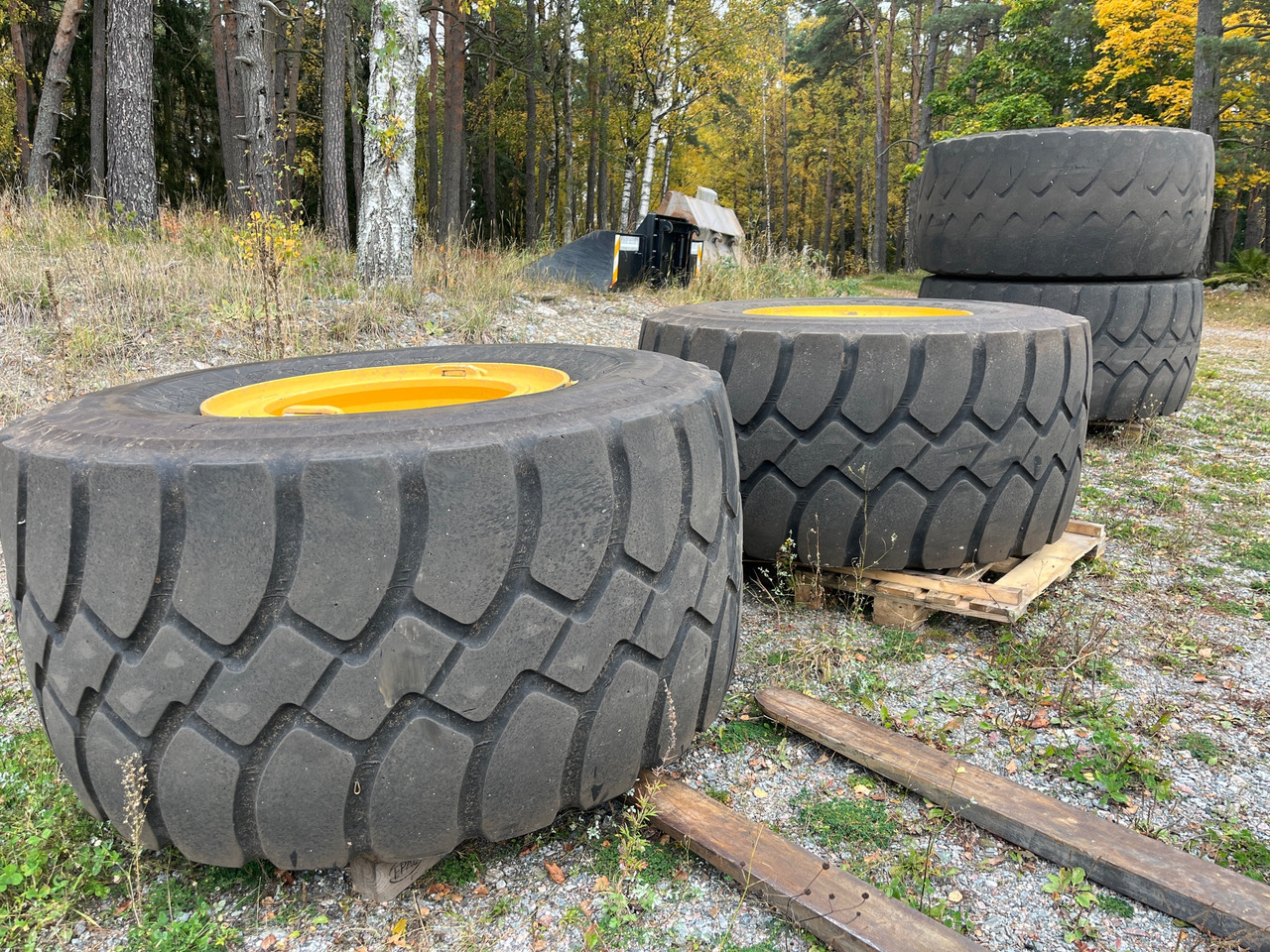 Goodyear 875/65R29 4 st - Шина для Строительной техники: фото 1 Goodyear 875/65R29 4 st - Шина для Строительной техники: фото 1