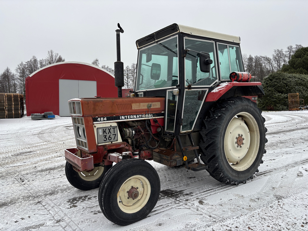 International 484 - Трактор: фото 1 International 484 - Трактор: фото 1