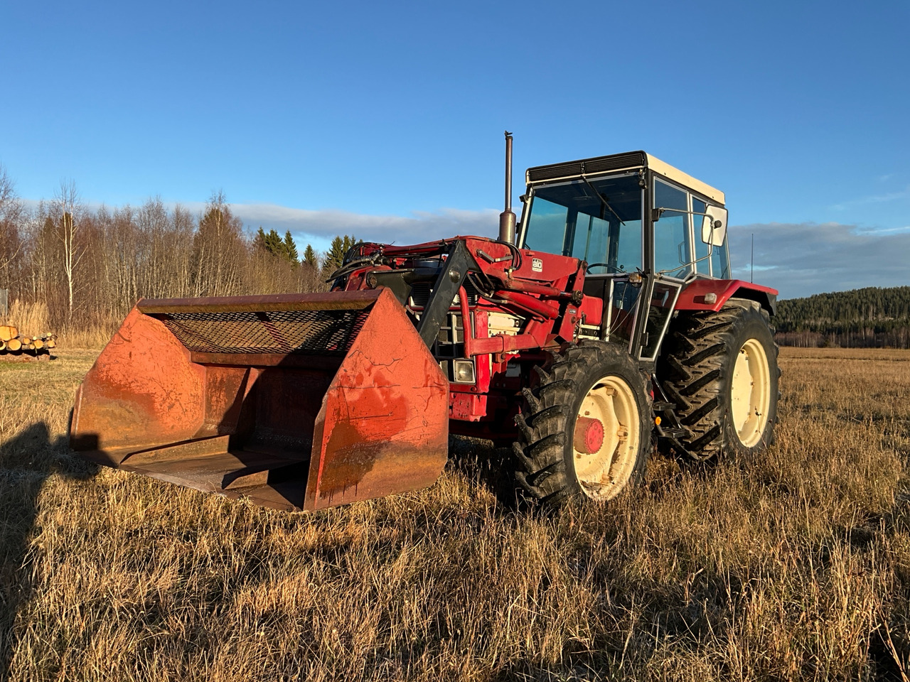 International 844-S4 - Трактор: фото 1 International 844-S4 - Трактор: фото 1