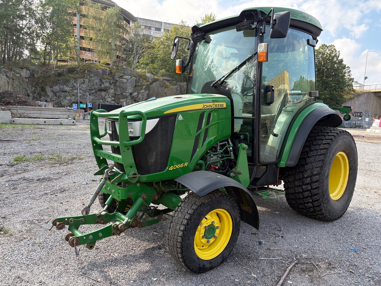 John Deere 4066R - Коммунальная/ Специальная техника: фото 1 John Deere 4066R - Коммунальная/ Специальная техника: фото 1
