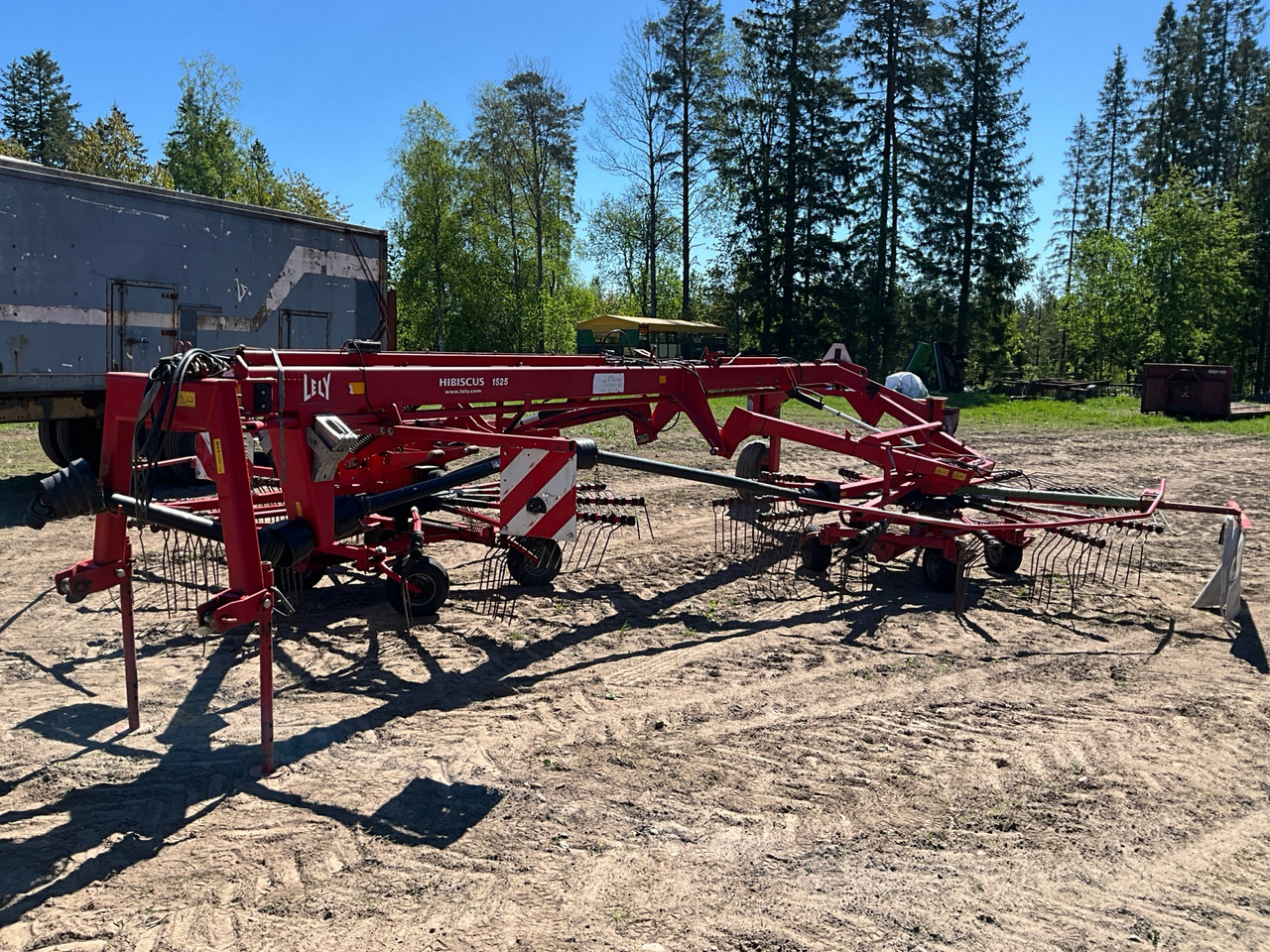 Lely Hibiscus 1525 - Сеноворошилка: фото 1 Lely Hibiscus 1525 - Сеноворошилка: фото 1