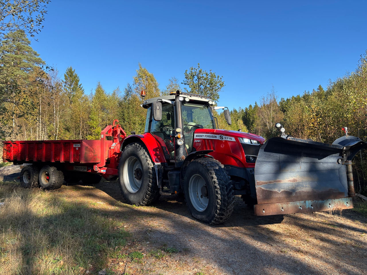 Massey Ferguson 6715S - Трактор: фото 1 Massey Ferguson 6715S - Трактор: фото 1