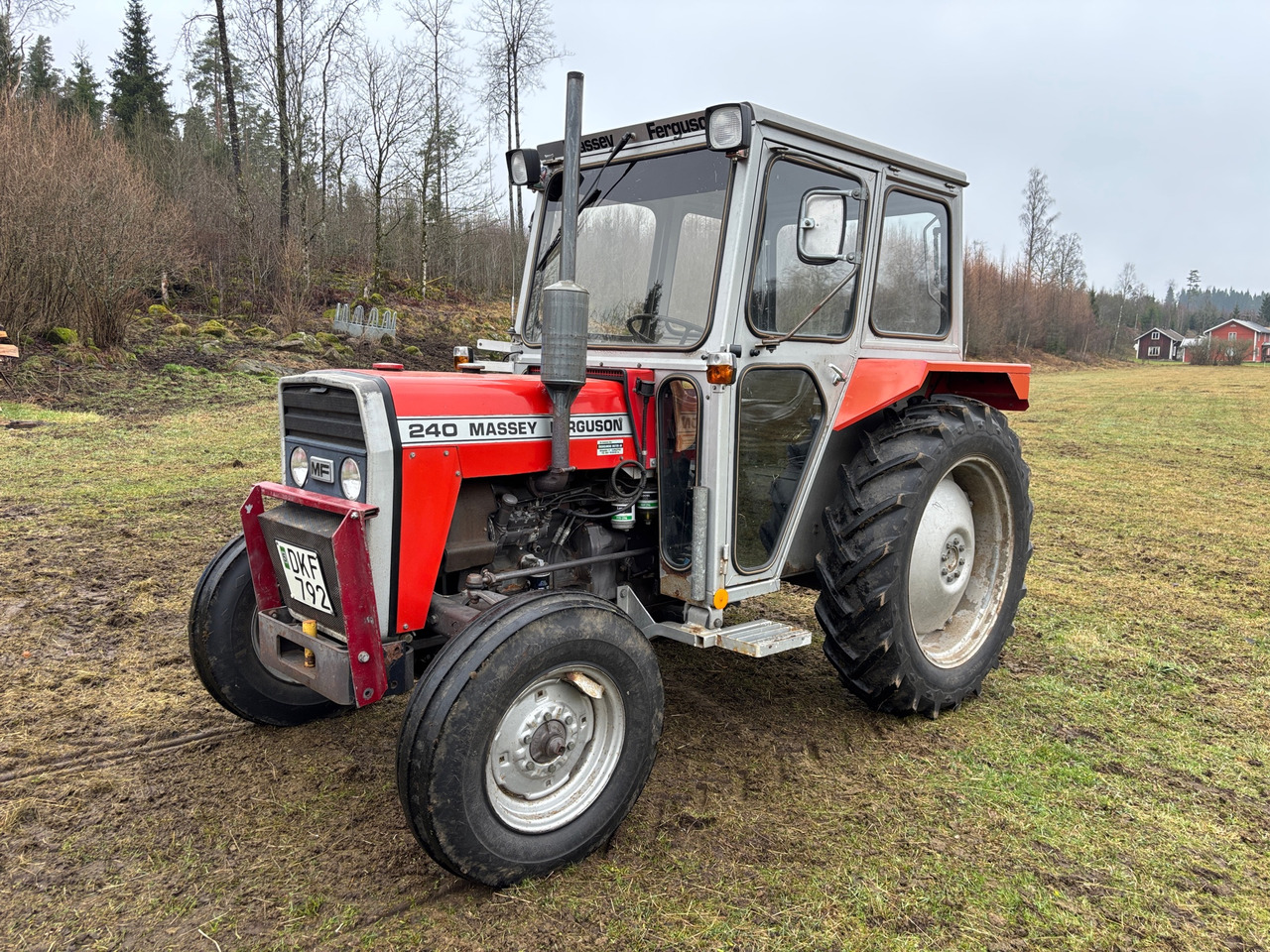 Massey Ferguson MF240 - Трактор: фото 1 Massey Ferguson MF240 - Трактор: фото 1