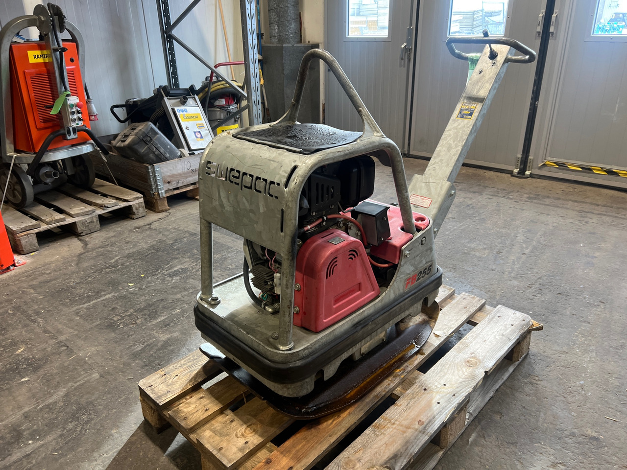 Swepac FB255 - Виброплита: фото 1 Swepac FB255 - Виброплита: фото 1