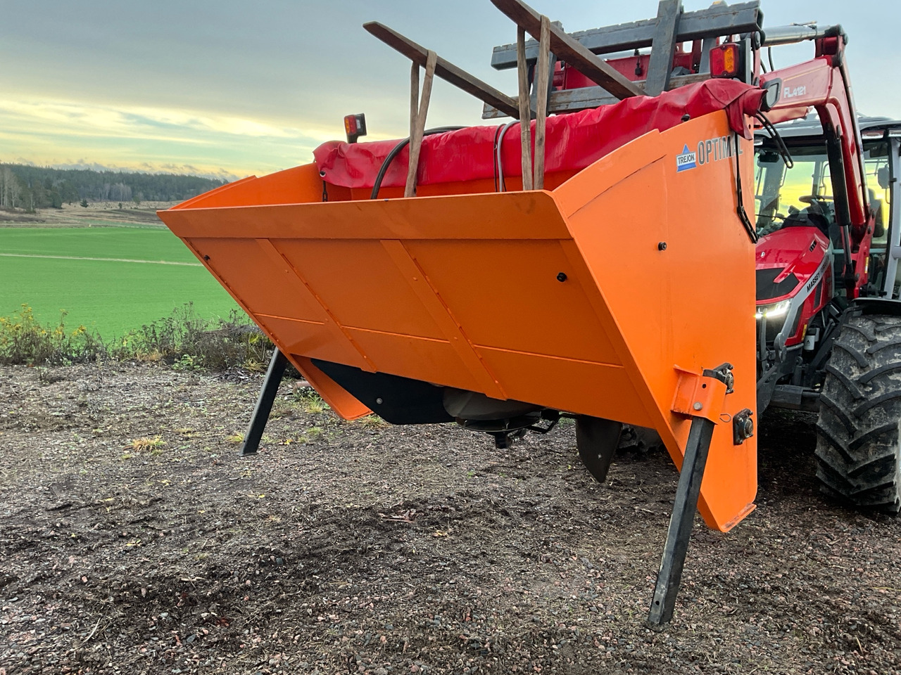 Trejon Optimal DS1700 - Разбрасыватель песка/ Соли: фото 1 Trejon Optimal DS1700 - Разбрасыватель песка/ Соли: фото 1