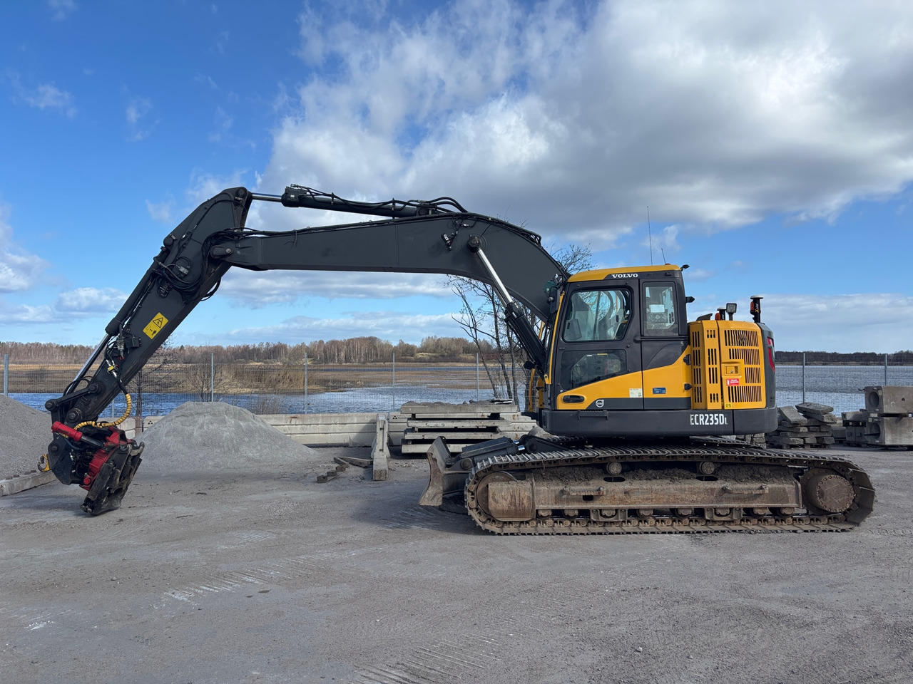 Volvo ECR235DL - Экскаватор: фото 1 Volvo ECR235DL - Экскаватор: фото 1